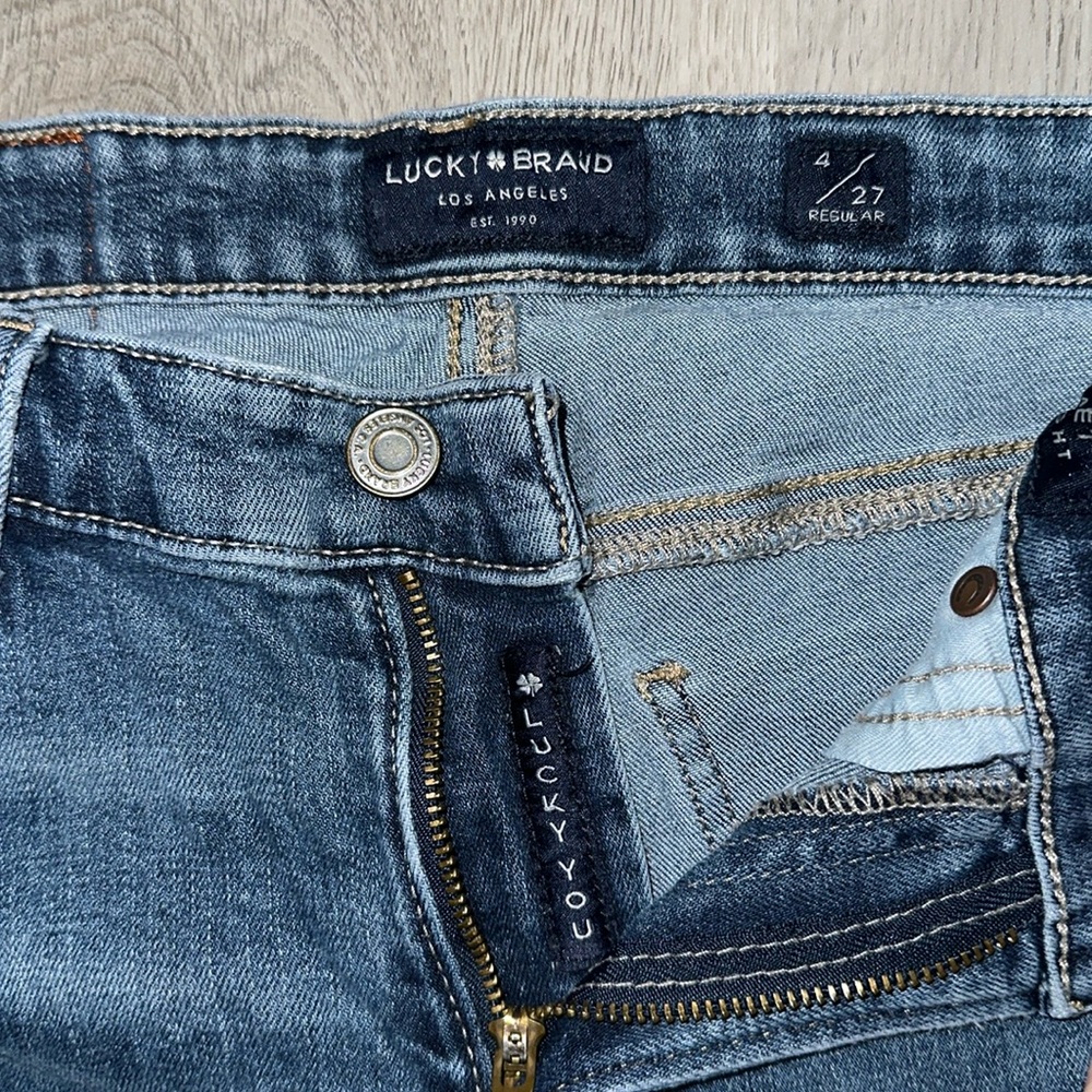 Lucky Brans women’s straight leg jeans